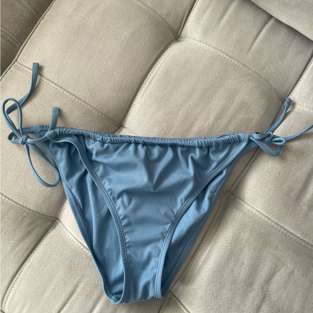 Blue string bikini set - Picture 5 of 8